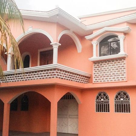 Le Dubourg Guesthouse モントルイス エクステリア 写真